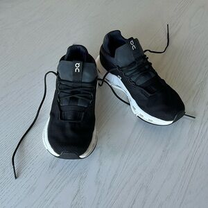 Cloud nova black and white